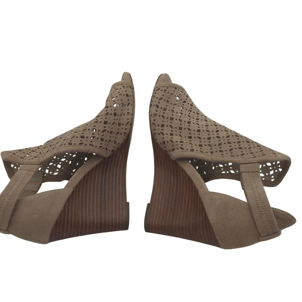 Cole Haan 8.5 Suede Peep Toe Wedge Sandals Tan Cutout Leather Upper Comfort Heel